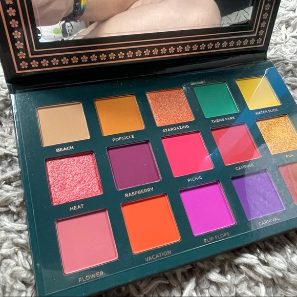 Ace Beautē Nostalgia eyeshadow palette, bright gun colors, shimmery & matte NEW* - Picture 4 of 4